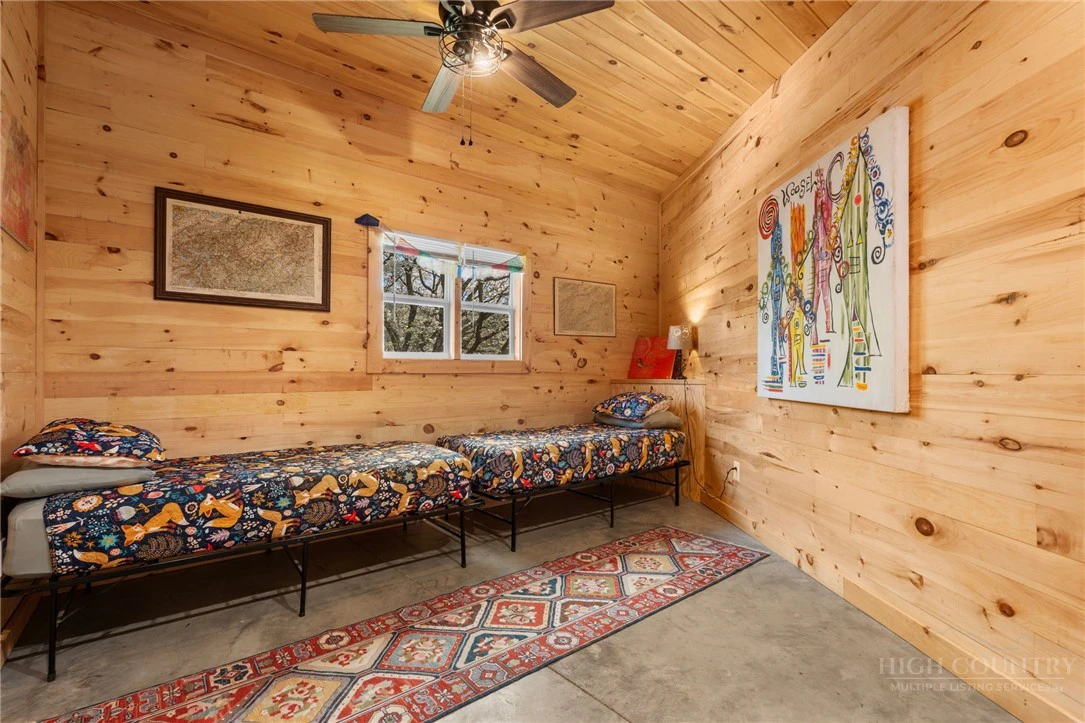 Image number 26 for the current listing