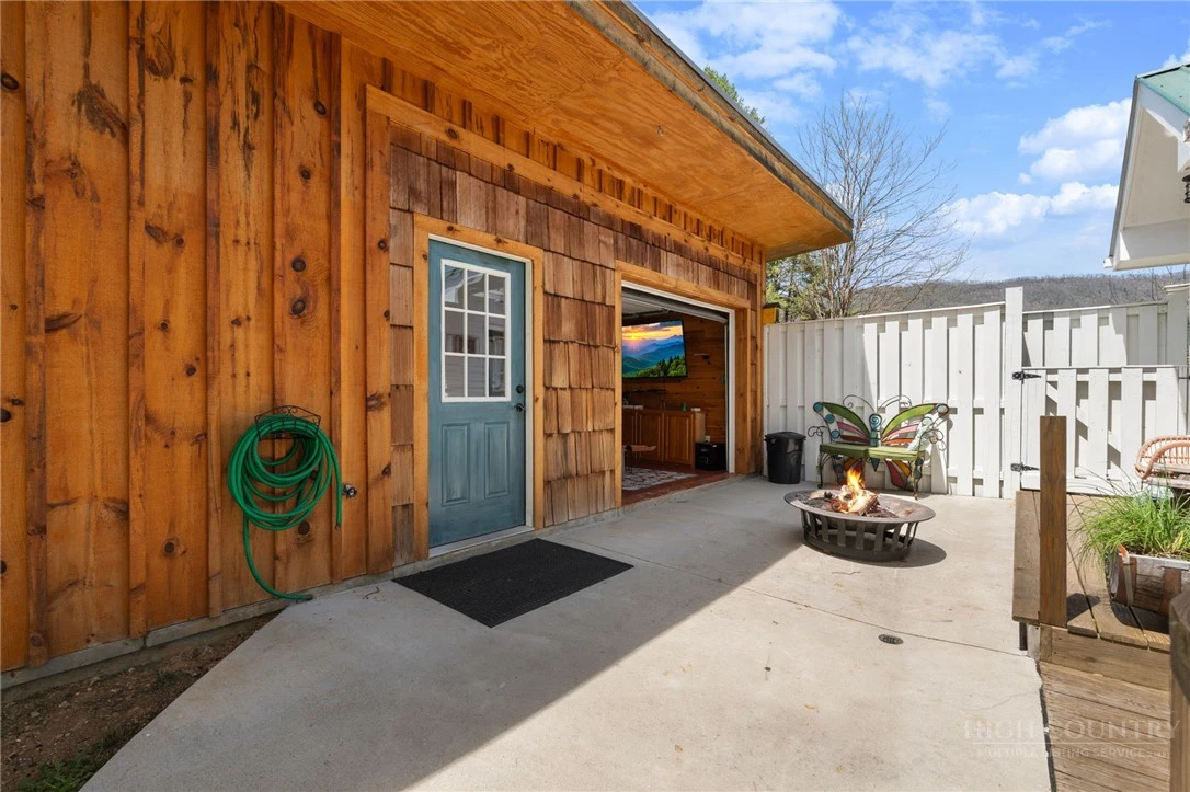 Image number 22 for the current listing