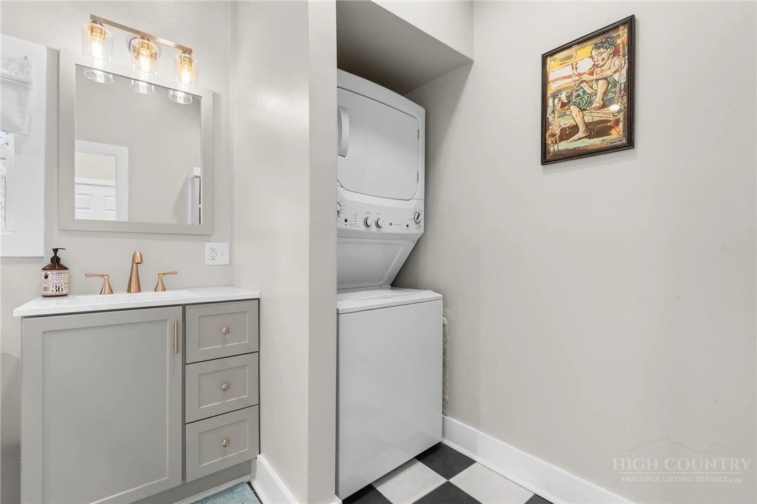Image number 12 for the current listing