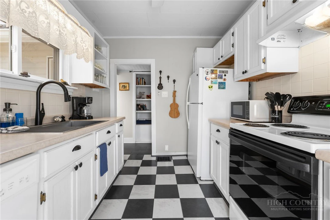 Image number 13 for the current listing
