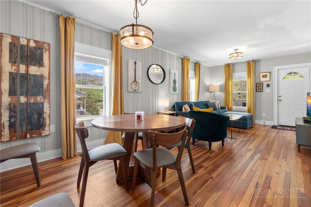 Image number 8 for the current listing