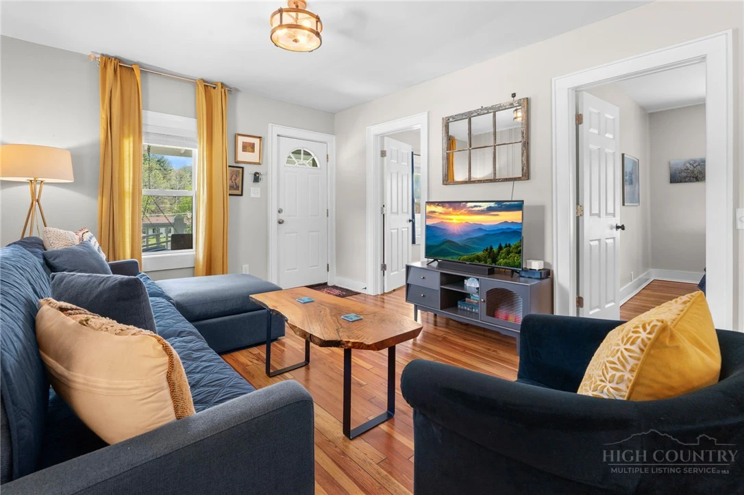 Image number 9 for the current listing