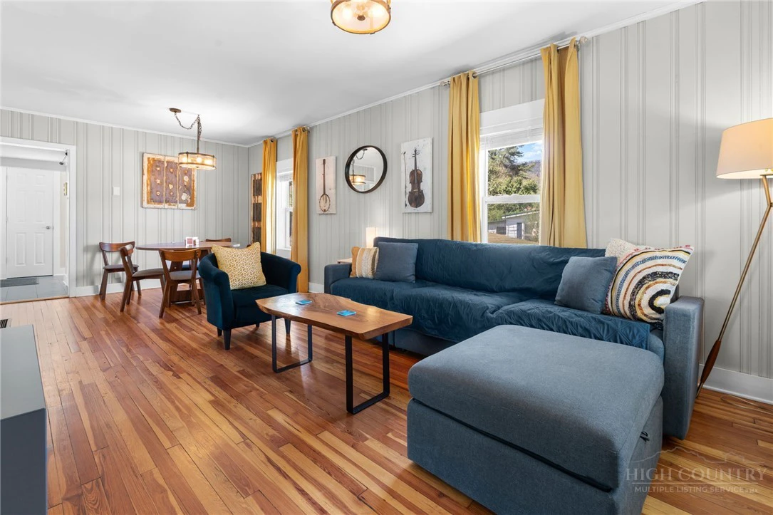Image number 10 for the current listing