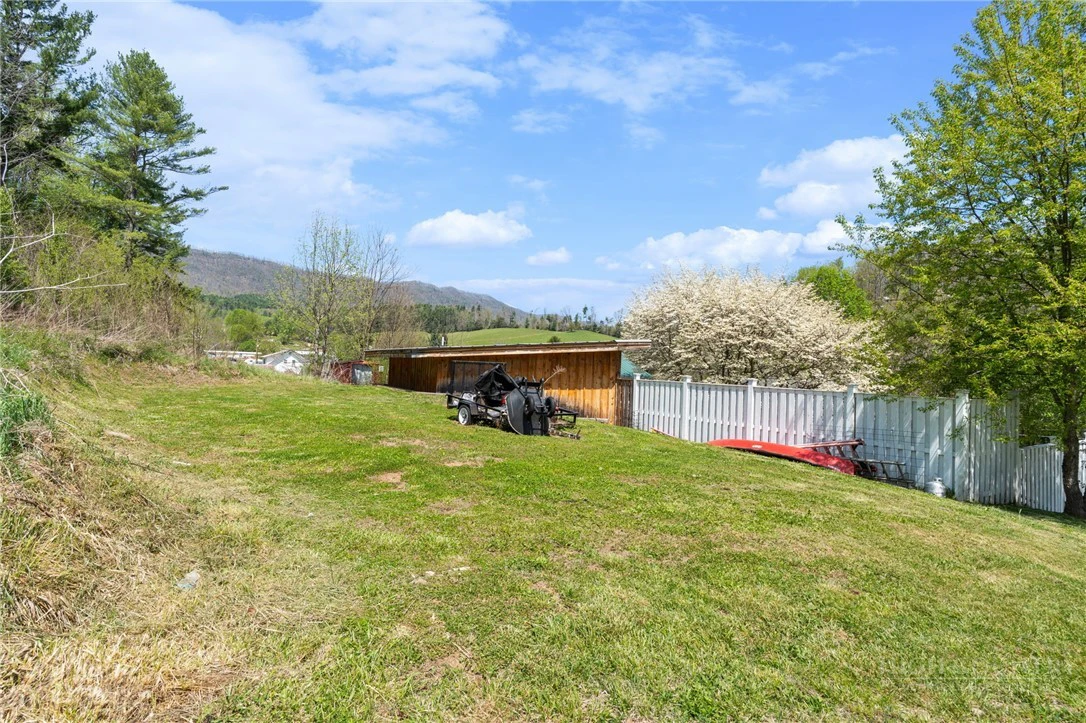 Image number 21 for the current listing
