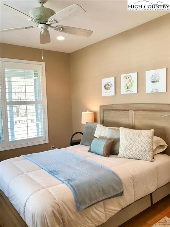 Image number 5 for the current listing