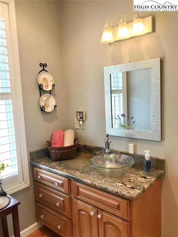 Image number 6 for the current listing