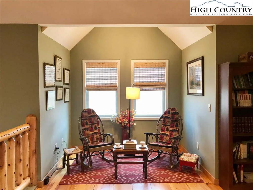 Image number 9 for the current listing