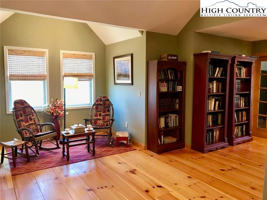 Image number 10 for the current listing