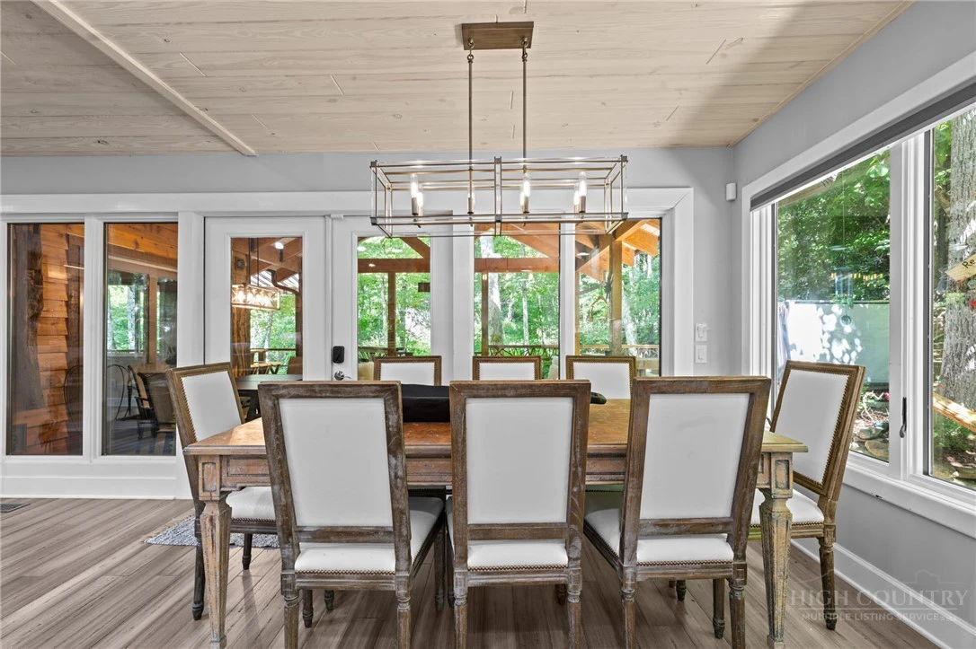 Image number 11 for the current listing