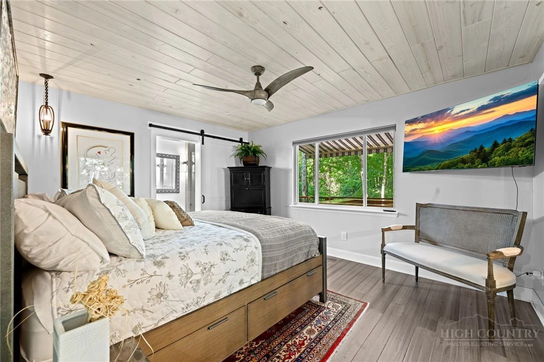 Image number 15 for the current listing