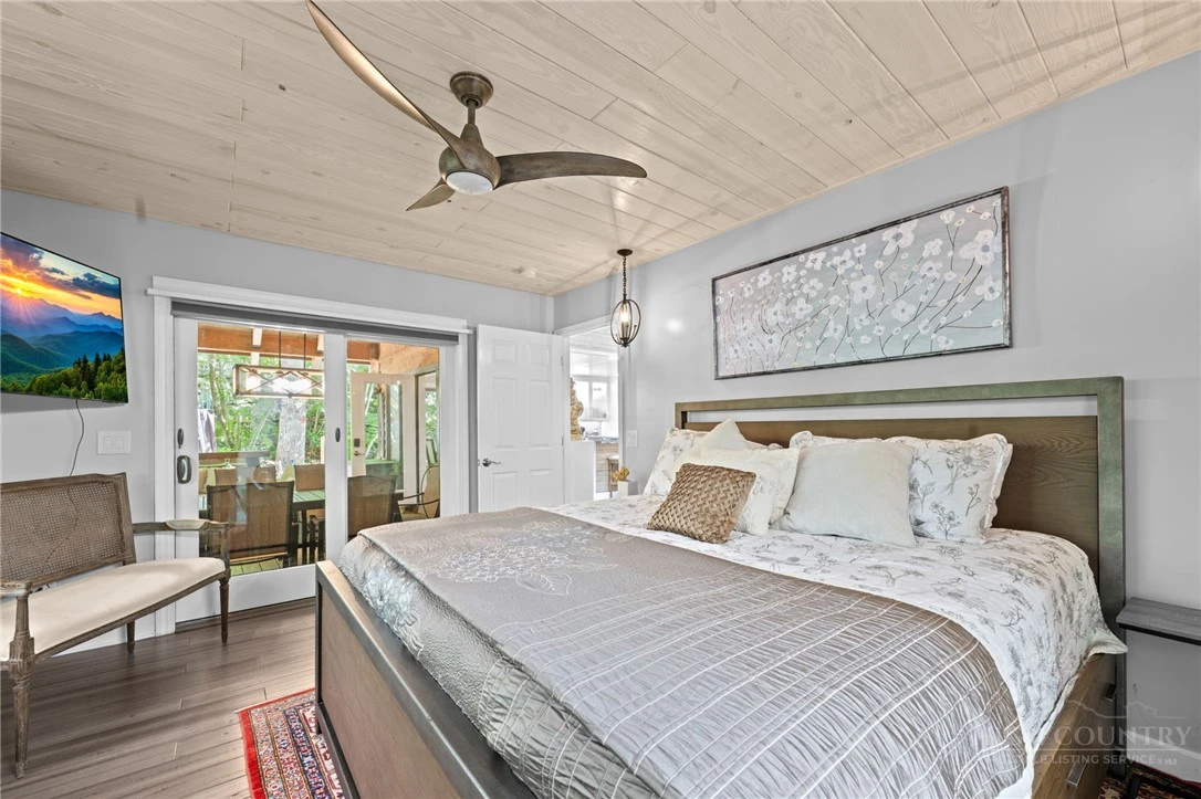 Image number 16 for the current listing