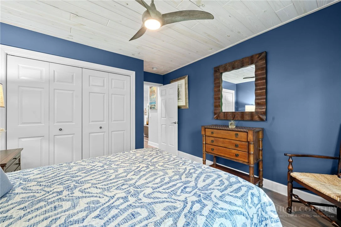 Image number 21 for the current listing
