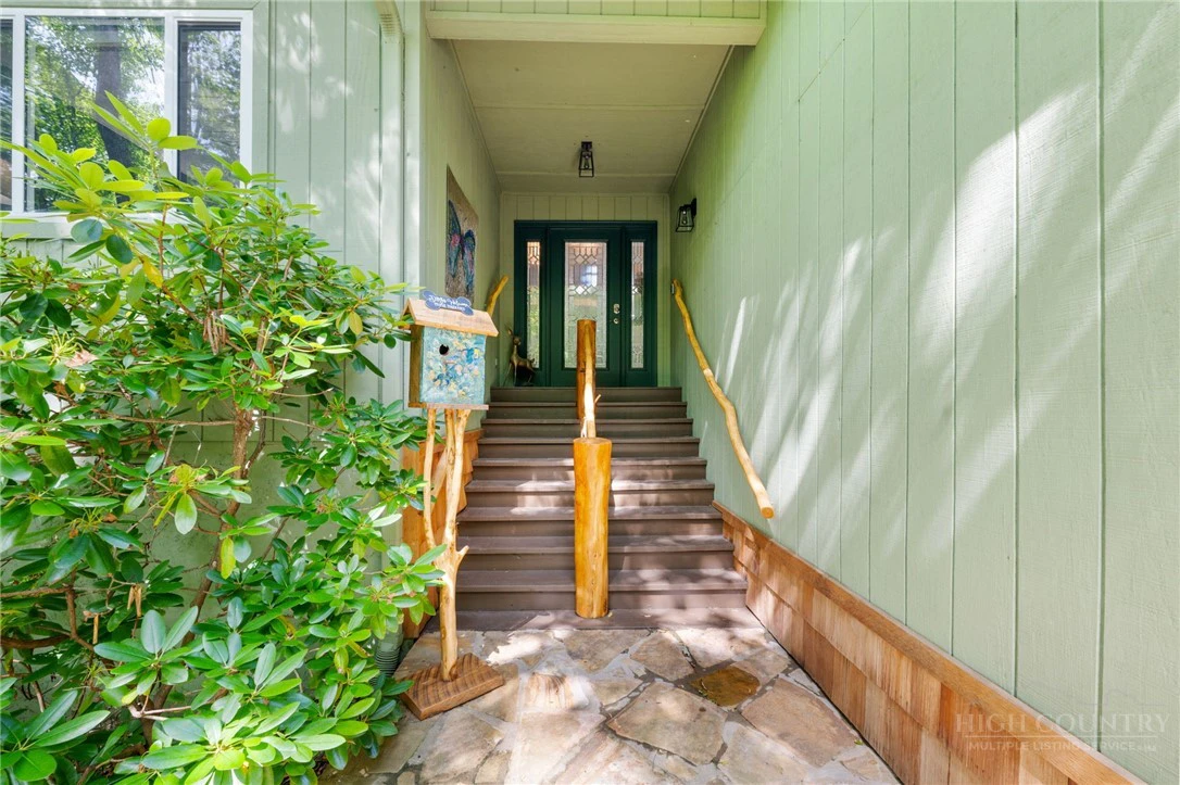 Image number 5 for the current listing