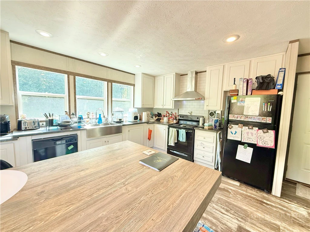 Image number 11 for the current listing