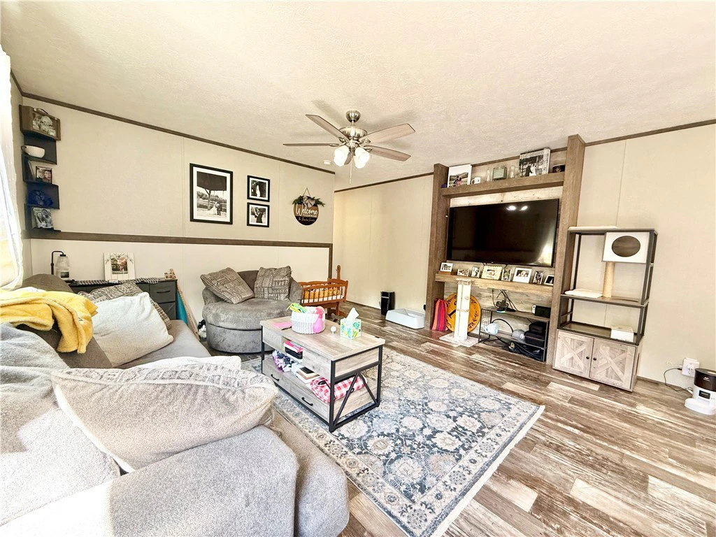 Image number 9 for the current listing