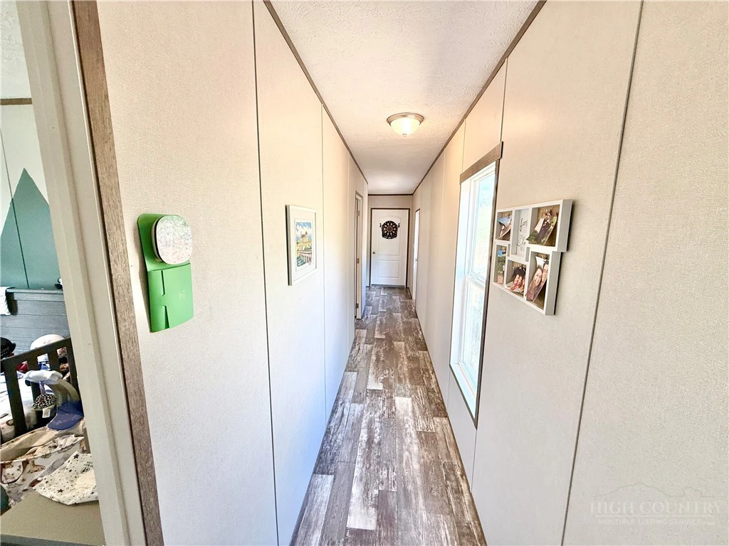 Image number 7 for the current listing