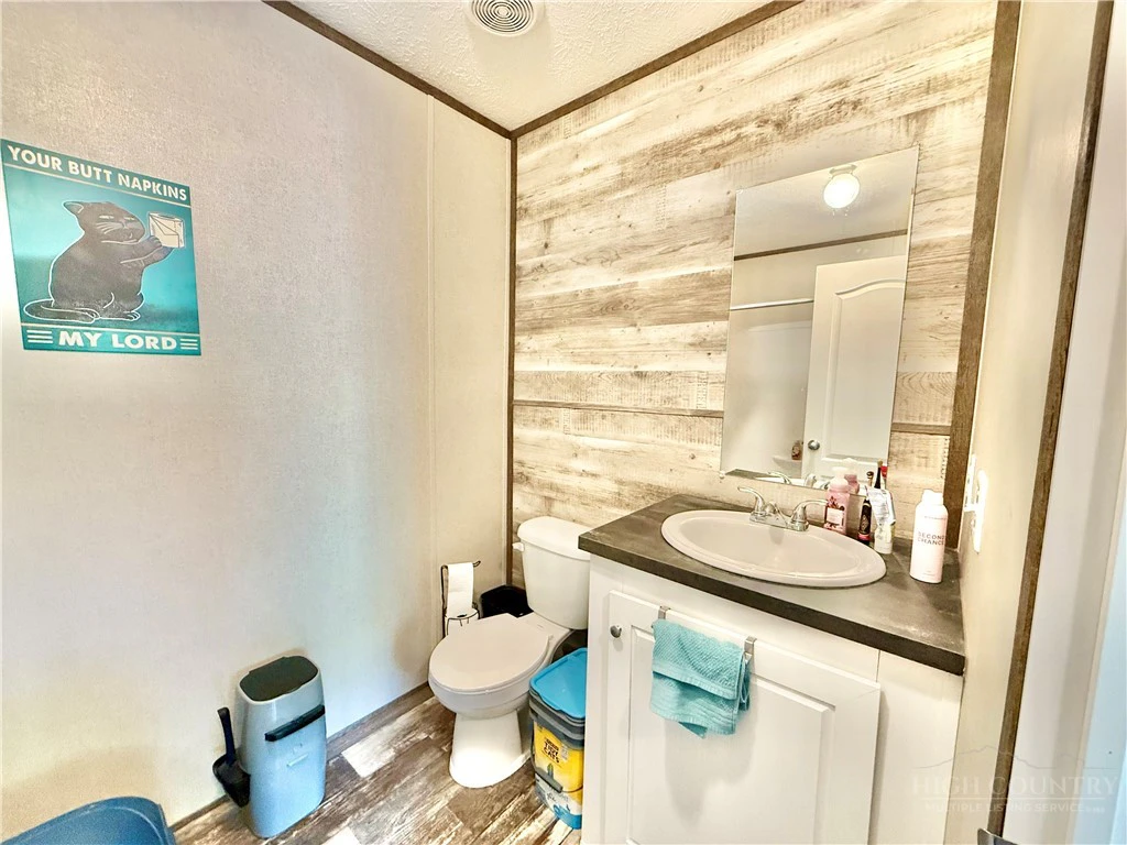 Image number 4 for the current listing