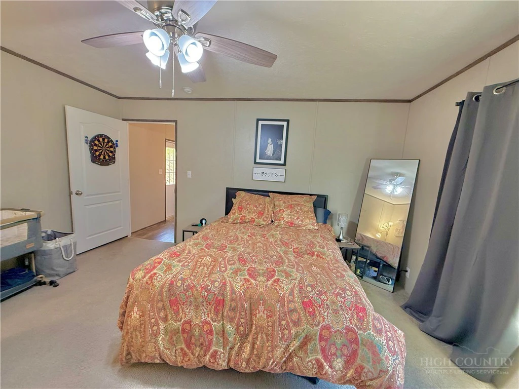 Image number 3 for the current listing