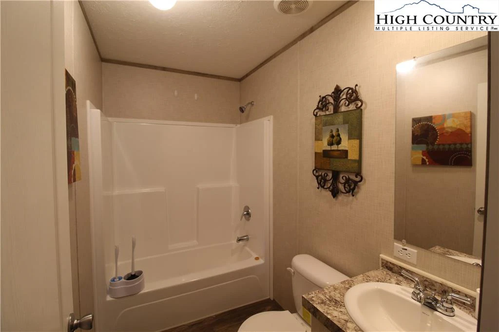 Image number 8 for the current listing