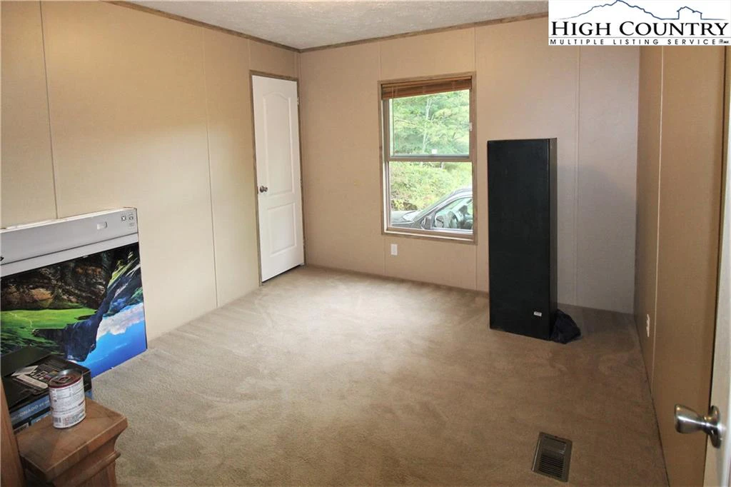 Image number 9 for the current listing