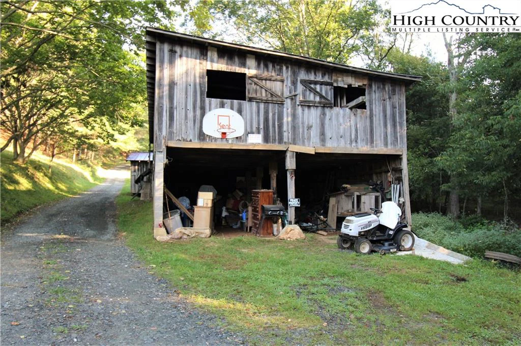 Image number 16 for the current listing