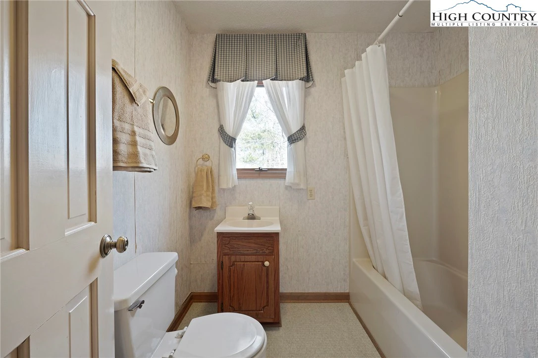 Image number 4 for the current listing