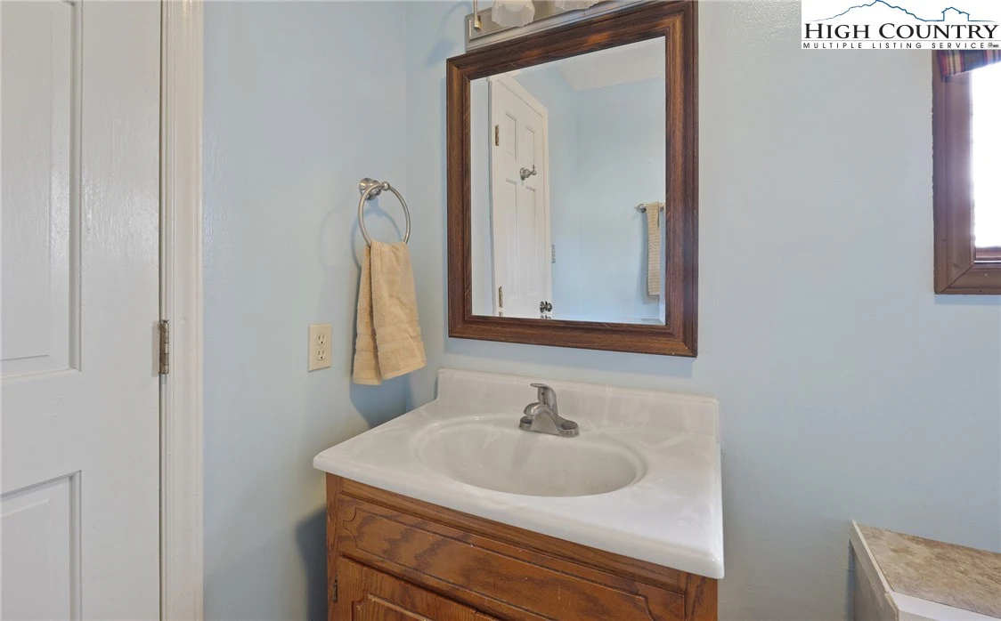 Image number 7 for the current listing