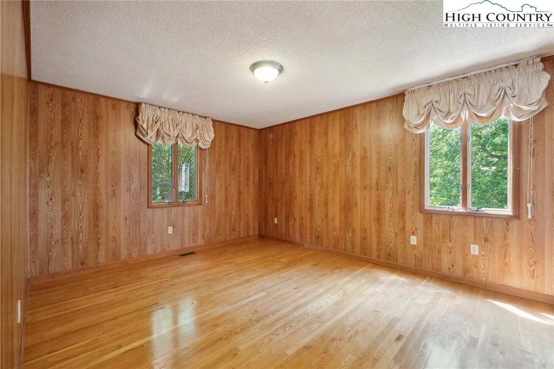 Image number 2 for the current listing