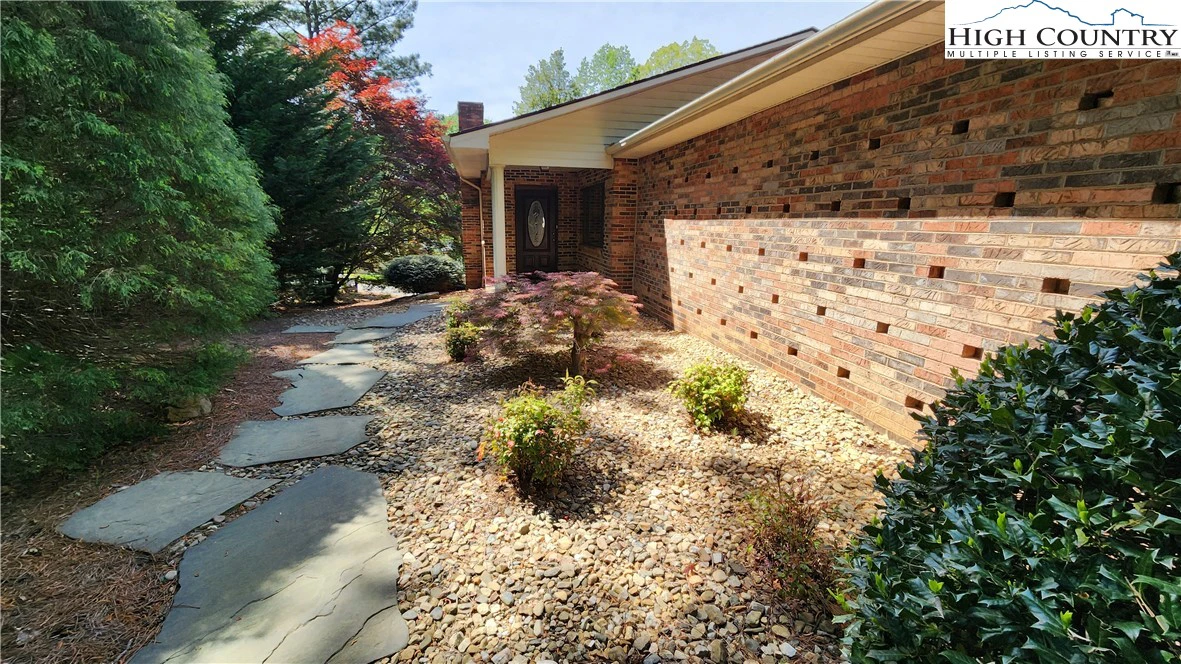 Image number 17 for the current listing