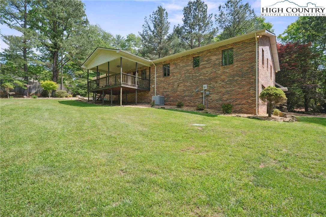 Image number 1 for the current listing