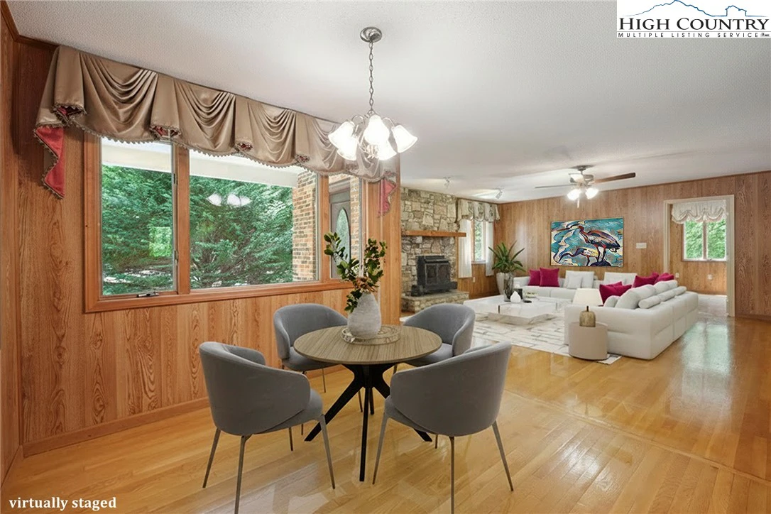 Image number 3 for the current listing