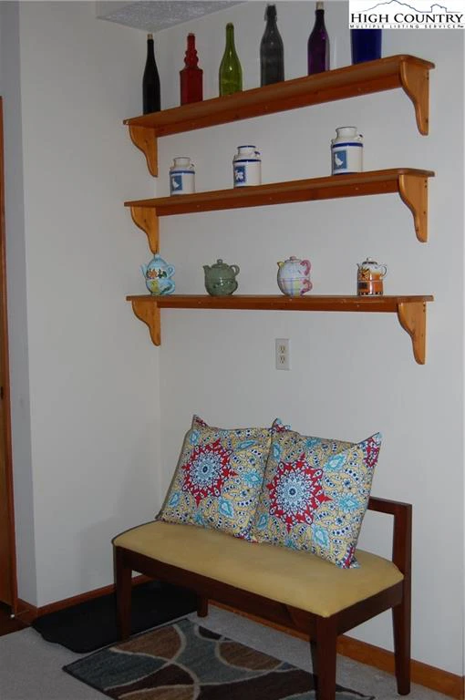 Image number 18 for the current listing