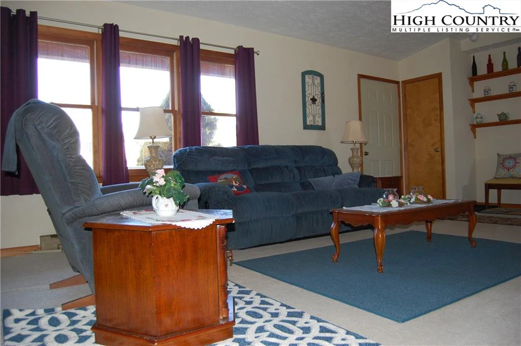 Image number 17 for the current listing