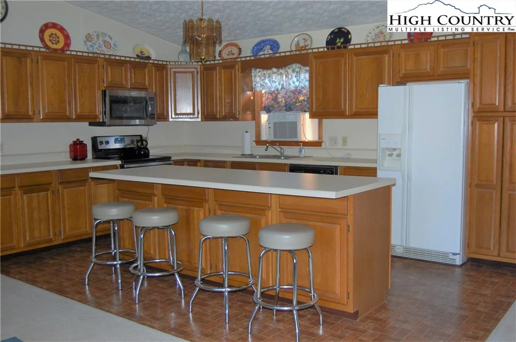Image number 16 for the current listing
