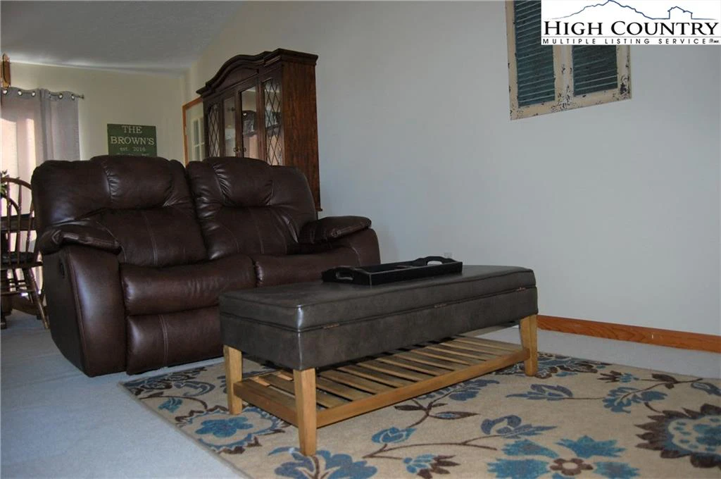 Image number 14 for the current listing