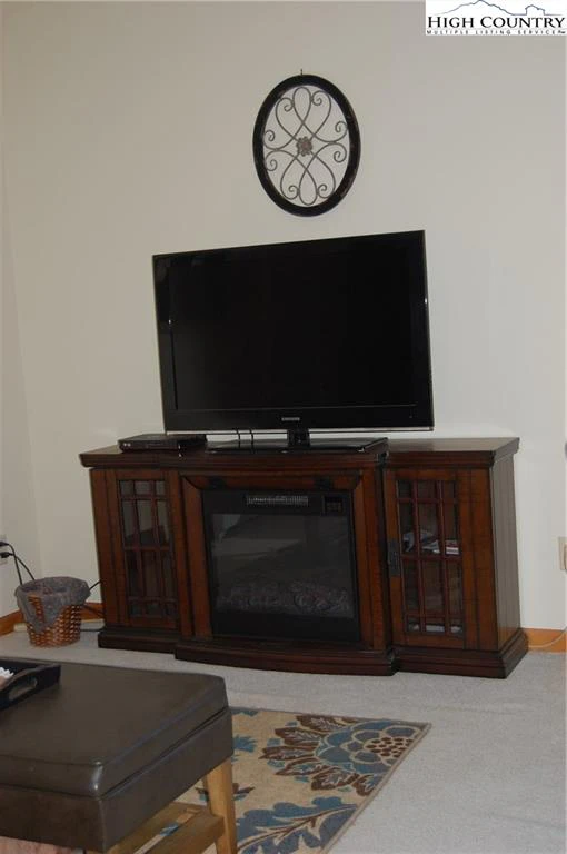 Image number 13 for the current listing