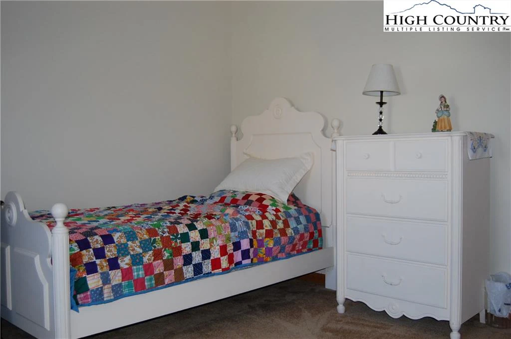 Image number 2 for the current listing