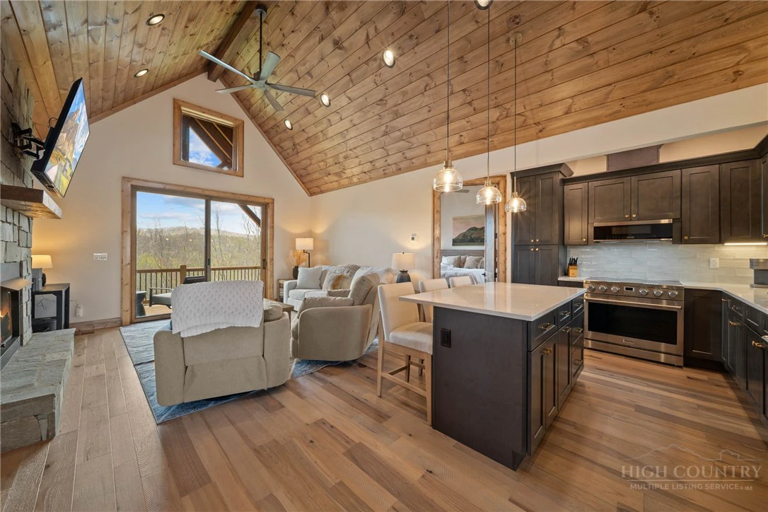 Image number 5 for the current listing