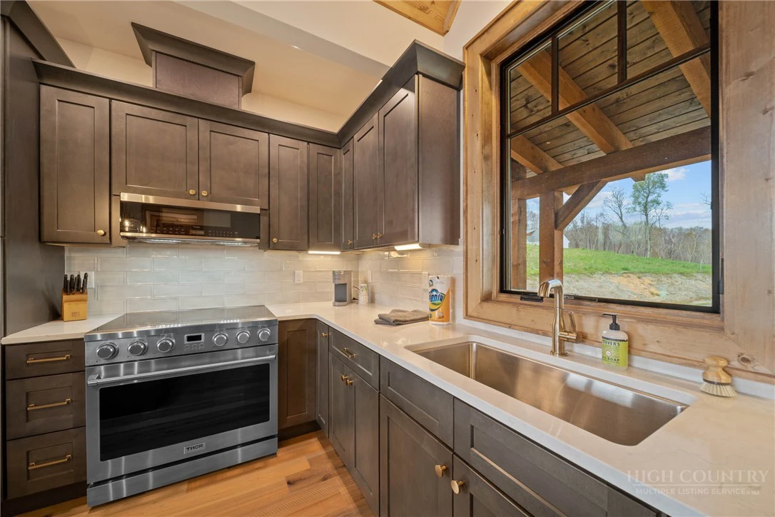 Image number 6 for the current listing