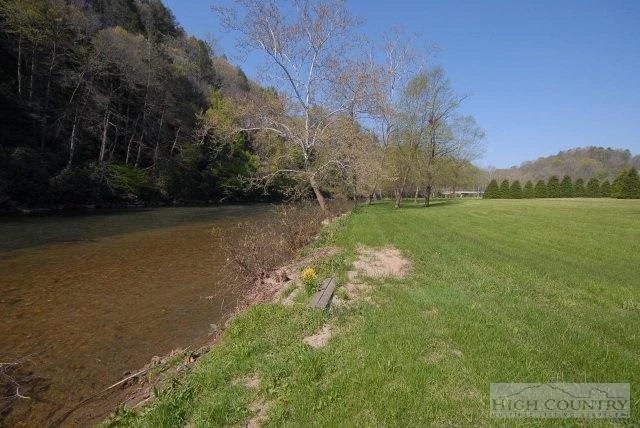 Image number 2 for the current listing