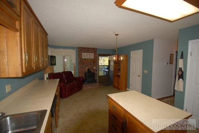 Image number 11 for the current listing