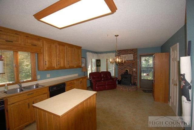 Image number 9 for the current listing