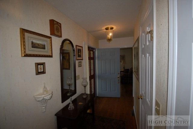 Image number 7 for the current listing