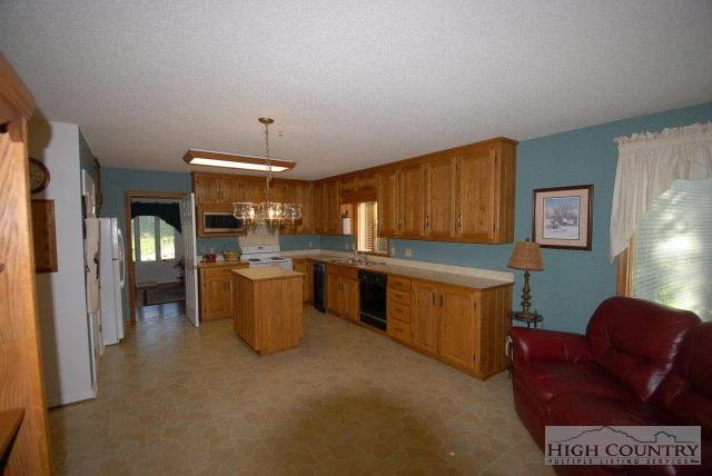 Image number 21 for the current listing