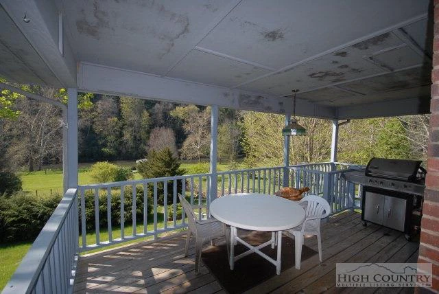 Image number 19 for the current listing