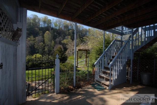 Image number 18 for the current listing