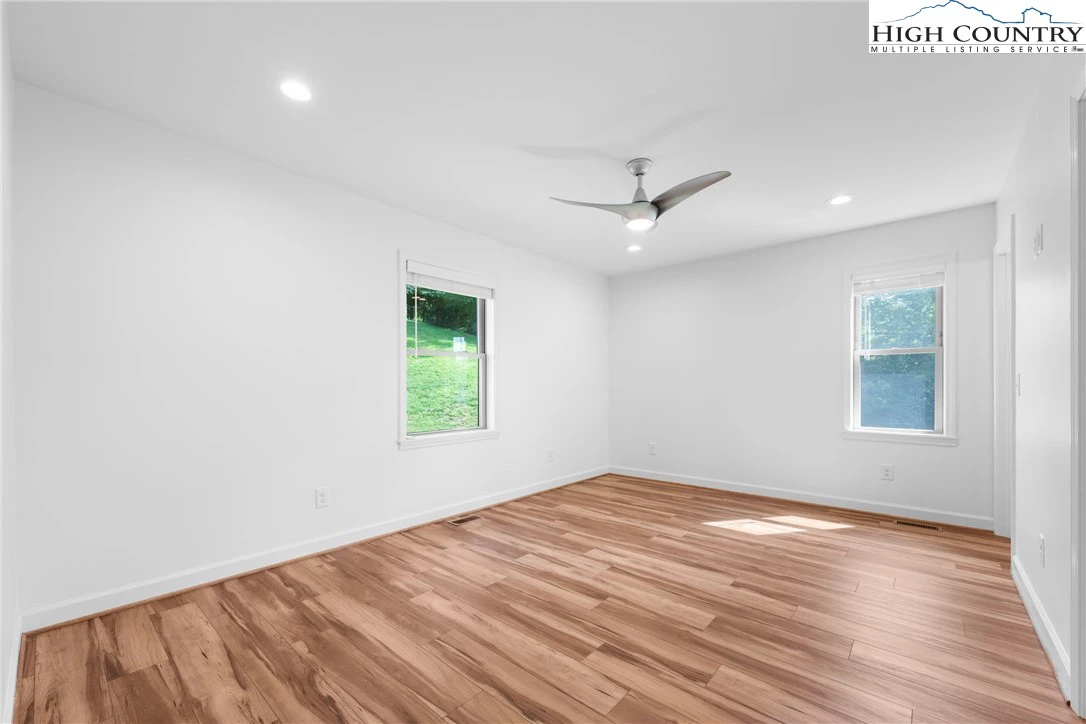 Image number 5 for the current listing