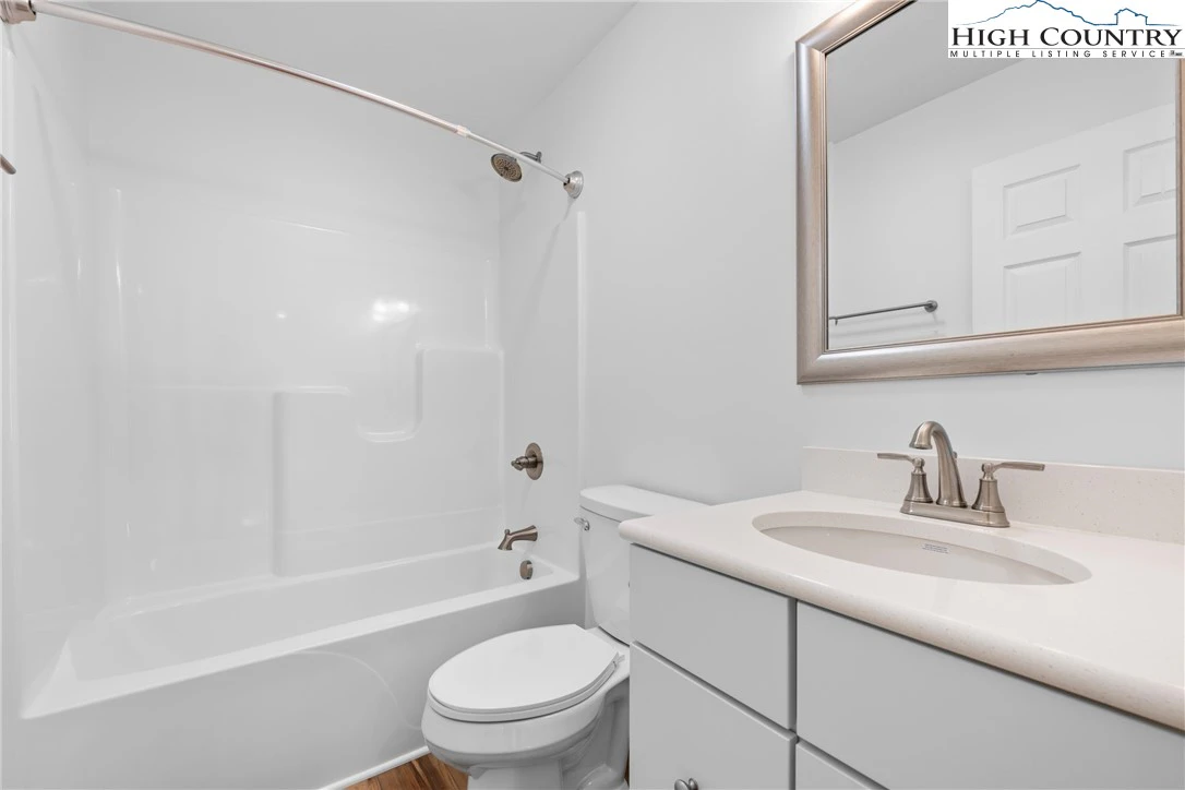 Image number 3 for the current listing
