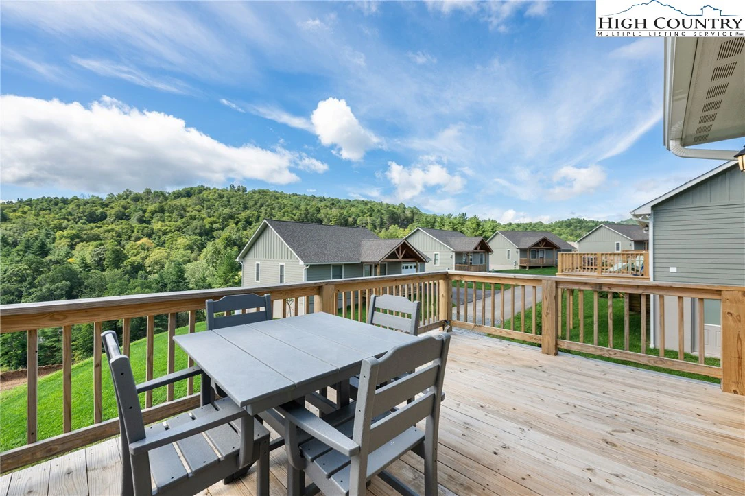 Image number 21 for the current listing