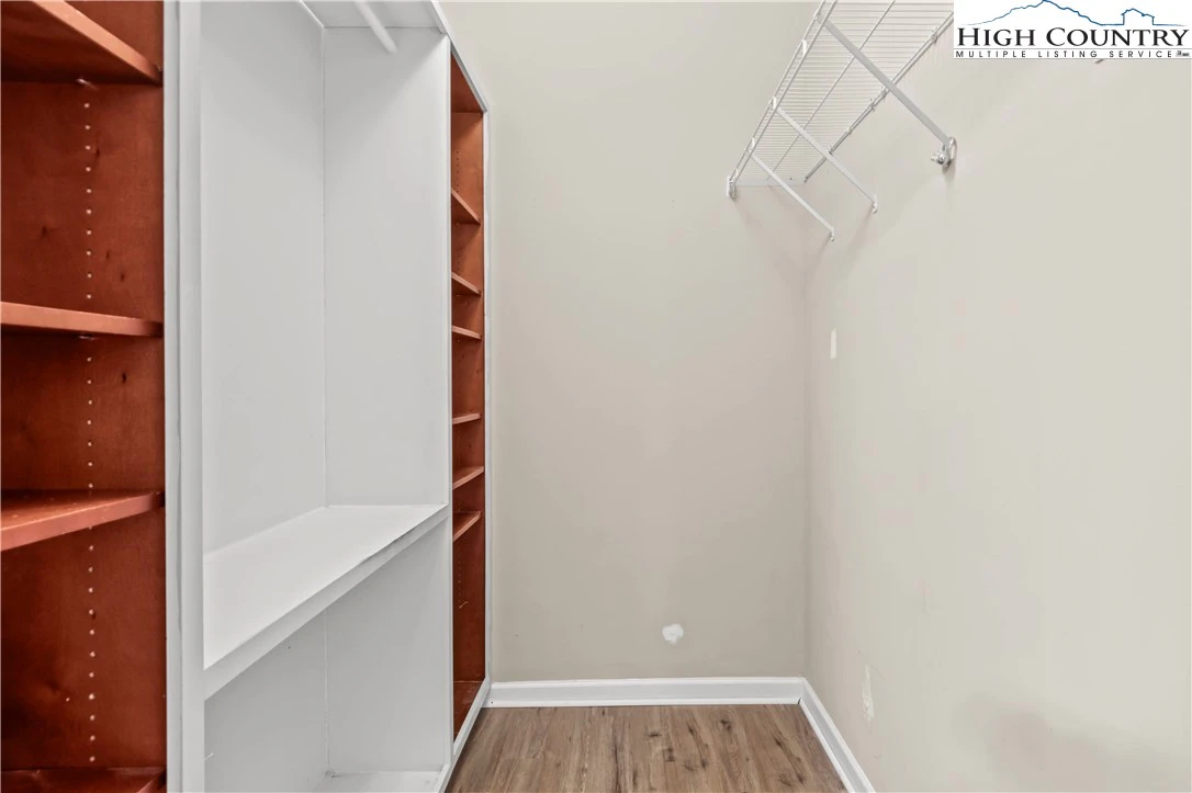 Image number 5 for the current listing